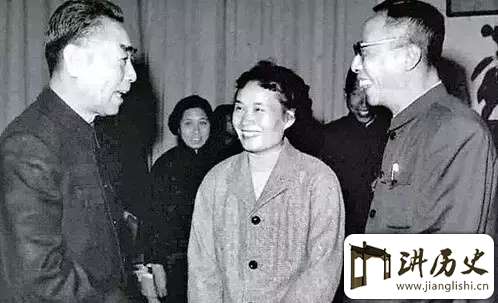溥仪成为平民后为何还有不少人对其三跪九叩?