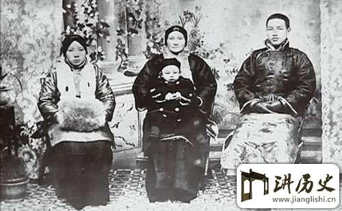 蒋介石一生两休三娶的“换妻”理由:为了革命?