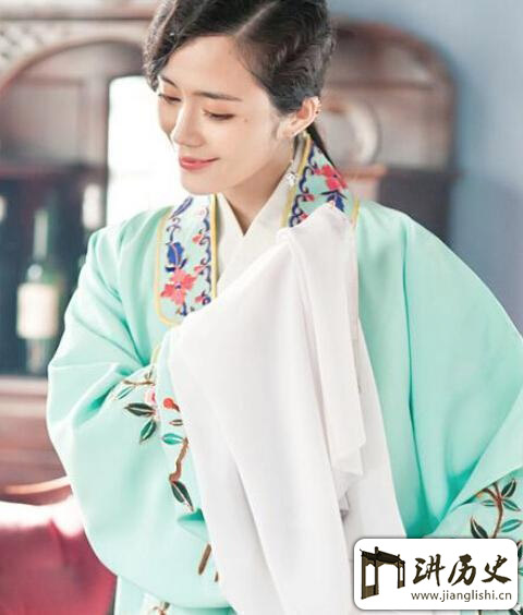 <rb>谷</rb><rt>gǔ</rt><rb>瑞</rb><rt>ruì</rt><rb>玉</rb><rt>yù</rt><rb>夤</rb><rt>yín</rt><rb>夜</rb><rt>yè</rt><rb>赴</rb><rt>fù</rt><rb>督</rb><rt>dū</rt><rb>军</rb><rt>jun1</rt><rb>公</rb><rt>gōng</rt><rb>署</rb><rt>shǔ</rt><rb>唱</rb><rt>chàng</rt><rb>戏</rb><rt>xì</rt><rb>为</rb><rt>wéi</rt><rb>何</rb><rt>hé</rt><rb>戏</rb><rt>xì</rt><rb>迷</rb><rt>mí</rt><rb>张</rb><rt>zhāng</rt><rb>学</rb><rt>xué</rt><rb>良</rb><rt>liáng</rt><rb>婉</rb><rt>wǎn</rt><rb>拒</rb><rt>jù</rt>