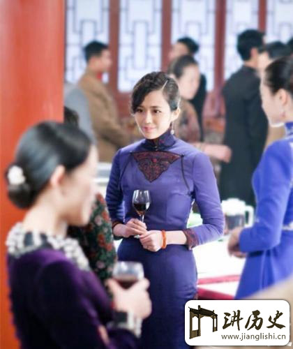 <rb>谷</rb><rt>gǔ</rt><rb>瑞</rb><rt>ruì</rt><rb>玉</rb><rt>yù</rt><rb>夤</rb><rt>yín</rt><rb>夜</rb><rt>yè</rt><rb>赴</rb><rt>fù</rt><rb>督</rb><rt>dū</rt><rb>军</rb><rt>jun1</rt><rb>公</rb><rt>gōng</rt><rb>署</rb><rt>shǔ</rt><rb>唱</rb><rt>chàng</rt><rb>戏</rb><rt>xì</rt><rb>为</rb><rt>wéi</rt><rb>何</rb><rt>hé</rt><rb>戏</rb><rt>xì</rt><rb>迷</rb><rt>mí</rt><rb>张</rb><rt>zhāng</rt><rb>学</rb><rt>xué</rt><rb>良</rb><rt>liáng</rt><rb>婉</rb><rt>wǎn</rt><rb>拒</rb><rt>jù</rt>
