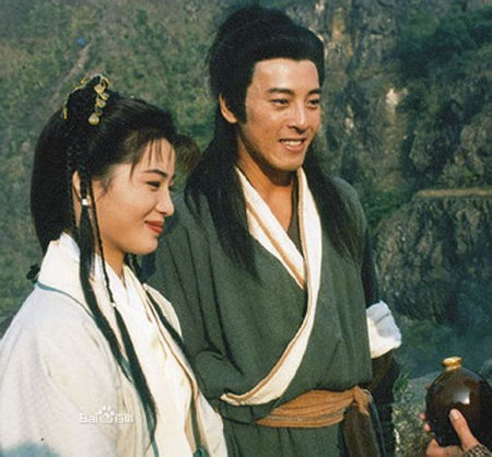 <rb>都</rb><rt>dōu</rt><rb>说</rb><rt>shuō</rt><rb>男</rb><rt>nán</rt><rb>人</rb><rt>rén</rt><rb>们</rb><rt>men</rt><rb>需</rb><rt>xū</rt><rb>要</rb><rt>yào</rt><rb>红</rb><rt>hóng</rt><rb>颜</rb><rt>yán</rt><rb>知</rb><rt>zhī</rt><rb>己</rb><rt>jǐ</rt><rb>那</rb><rt>nà</rt><rb>么</rb><rt>me</rt><rb>谁</rb><rt>shuí</rt><rb>最</rb><rt>zuì</rt><rb>懂</rb><rt>dǒng</rt><rb>令</rb><rt>lìng</rt><rb>狐</rb><rt>hú</rt><rb>冲</rb><rt>chōng</rt>? <rb>都</rb><rt>dōu</rt><rb>说</rb><rt>shuō</rt><rb>男</rb><rt>nán</rt><rb>人</rb><rt>rén</rt><rb>们</rb><rt>men</rt><rb>需</rb><rt>xū</rt><rb>要</rb><rt>yào</rt><rb>红</rb><rt>hóng</rt><rb>颜</rb><rt>yán</rt><rb>知</rb><rt>zhī</rt><rb>己</rb><rt>jǐ</rt><rb>那</rb><rt>nà</rt><rb>么</rb><rt>me</rt><rb>谁</rb><rt>shuí</rt><rb>最</rb><rt>zuì</rt><rb>懂</rb><rt>dǒng</rt><rb>令</rb><rt>lìng</rt><rb>狐</rb><rt>hú</rt><rb>冲</rb><rt>chōng</rt>?