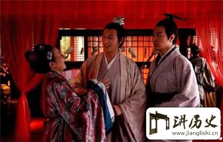 <rb>史</rb><rt>shǐ</rt><rb>上</rb><rt>shàng</rt><rb>最</rb><rt>zuì</rt><rb>节</rb><rt>jiē</rt><rb>俭</rb><rt>jiǎn</rt><rb>的</rb><rt>de</rt><rb>皇</rb><rt>huáng</rt><rb>帝</rb><rt>dì</rt><rb>汉</rb><rt>hàn</rt><rb>文</rb><rt>wén</rt><rb>帝</rb><rt>dì</rt><rb>曾</rb><rt>céng</rt><rb>穿</rb><rt>chuān</rt><rb>草</rb><rt>cǎo</rt><rb>鞋</rb><rt>xié</rt><rb>上</rb><rt>shàng</rt><rb>殿</rb><rt>diàn</rt><rb>办</rb><rt>bàn</rt><rb>公</rb><rt>gōng</rt>