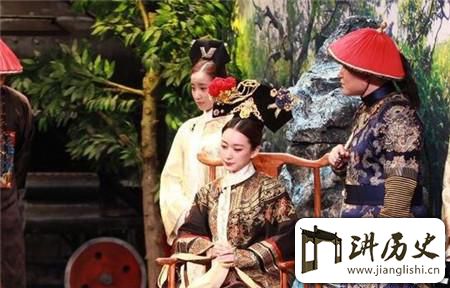 <rb>慈</rb><rt>cí</rt><rb>禧</rb><rt>xǐ</rt><rb>豪</rb><rt>háo</rt><rb>华</rb><rt>huá</rt><rb>葬</rb><rt>zàng</rt><rb>礼</rb><rt>lǐ</rt>:<rb>灵</rb><rt>líng</rt><rb>柩</rb><rt>jiù</rt><rb>顶</rb><rt>dǐng</rt><rb>大</rb><rt>dà</rt><rb>金</rb><rt>jīn</rt><rb>球</rb><rt>qiú</rt><rb>纸</rb><rt>zhǐ</rt><rb>兵</rb><rt>bīng</rt><rb>纸</rb><rt>zhǐ</rt><rb>将</rb><rt>jiāng</rt><rb>如</rb><rt>rú</rt><rb>真</rb><rt>zhēn</rt><rb>人</rb><rt>rén</rt>