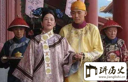 <rb>慈</rb><rt>cí</rt><rb>禧</rb><rt>xǐ</rt><rb>豪</rb><rt>háo</rt><rb>华</rb><rt>huá</rt><rb>葬</rb><rt>zàng</rt><rb>礼</rb><rt>lǐ</rt>:<rb>灵</rb><rt>líng</rt><rb>柩</rb><rt>jiù</rt><rb>顶</rb><rt>dǐng</rt><rb>大</rb><rt>dà</rt><rb>金</rb><rt>jīn</rt><rb>球</rb><rt>qiú</rt><rb>纸</rb><rt>zhǐ</rt><rb>兵</rb><rt>bīng</rt><rb>纸</rb><rt>zhǐ</rt><rb>将</rb><rt>jiāng</rt><rb>如</rb><rt>rú</rt><rb>真</rb><rt>zhēn</rt><rb>人</rb><rt>rén</rt>