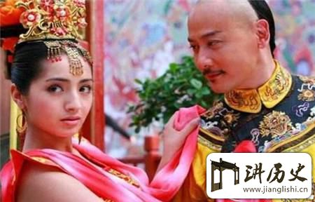 <rb>此</rb><rt>cǐ</rt><rb>人</rb><rt>rén</rt><rb>是</rb><rt>shì</rt><rb>皇</rb><rt>huáng</rt><rb>帝</rb><rt>dì</rt><rb>的</rb><rt>de</rt><rb>小</rb><rt>xiǎo</rt><rb>舅</rb><rt>jiù</rt><rb>子</rb><rt>zǐ</rt><rb>结</rb><rt>jié</rt><rb>果</rb><rt>guǒ</rt><rb>却</rb><rt>què</rt><rb>被</rb><rt>bèi</rt><rb>乾</rb><rt>qián</rt><rb>隆</rb><rt>lóng</rt><rb>戴</rb><rt>dài</rt><rb>了</rb><rt>le</rt><rb>绿</rb><rt>lǜ</rt><rb>帽</rb><rt>mào</rt><rb>子</rb><rt>zǐ</rt>