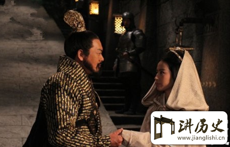 <rb>三</rb><rt>sān</rt><rb>国</rb><rt>guó</rt><rb>历</rb><rt>lì</rt><rb>史</rb><rt>shǐ</rt>:<rb>曹</rb><rt>cáo</rt><rb>操</rb><rt>cāo</rt><rb>一</rb><rt>yī</rt><rb>生</rb><rt>shēng</rt><rb>最</rb><rt>zuì</rt><rb>喜</rb><rt>xǐ</rt><rb>欢</rb><rt>huān</rt><rb>的</rb><rt>de</rt><rb>一</rb><rt>yī</rt><rb>个</rb><rt>gè</rt><rb>美</rb><rt>měi</rt><rb>丽</rb><rt>lì</rt><rb>女</rb><rt>nǚ</rt><rb>俘</rb><rt>fú</rt><rb>是</rb><rt>shì</rt><rb>谁</rb><rt>shuí</rt>?