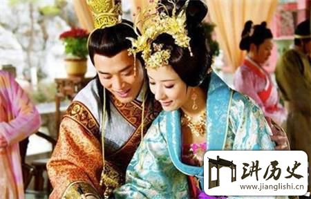 <rb>皇</rb><rt>huáng</rt><rb>太</rb><rt>tài</rt><rb>子</rb><rt>zǐ</rt><rb>居</rb><rt>jū</rt><rb>然</rb><rt>rán</rt><rb>因</rb><rt>yīn</rt><rb>为</rb><rt>wéi</rt><rb>没</rb><rt>méi</rt><rb>系</rb><rt>xì</rt><rb>紧</rb><rt>jǐn</rt><rb>包</rb><rt>bāo</rt><rb>裹</rb><rt>guǒ</rt><rb>便</rb><rt>biàn</rt><rb>被</rb><rt>bèi</rt><rb>康</rb><rt>kāng</rt><rb>熙</rb><rt>xī</rt><rb>大</rb><rt>dà</rt><rb>帝</rb><rt>dì</rt><rb>废</rb><rt>fèi</rt><rb>掉</rb><rt>diào</rt>