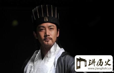 <rb>李</rb><rt>lǐ</rt><rb>严</rb><rt>yán</rt><rb>是</rb><rt>shì</rt><rb>刘</rb><rt>liú</rt><rb>备</rb><rt>bèi</rt><rb>的</rb><rt>de</rt><rb>托</rb><rt>tuō</rt><rb>孤</rb><rt>gū</rt><rb>重</rb><rt>zhòng</rt><rb>臣</rb><rt>chén</rt><rb>为</rb><rt>wéi</rt><rb>何</rb><rt>hé</rt><rb>诸</rb><rt>zhū</rt><rb>葛</rb><rt>gě</rt><rb>亮</rb><rt>liàng</rt><rb>离</rb><rt>lí</rt><rb>间</rb><rt>jiān</rt><rb>计</rb><rt>jì</rt><rb>贬</rb><rt>biǎn</rt><rb>李</rb><rt>lǐ</rt><rb>严</rb><rt>yán</rt>