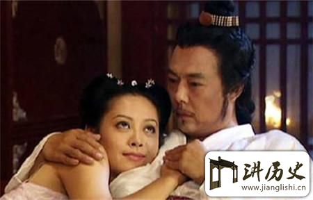 <rb>嫪</rb><rt>láo</rt><rb>毐</rb><rt>ǎi</rt><rb>混</rb><rt>hún</rt><rb>进</rb><rt>jìn</rt><rb>后</rb><rt>hòu</rt><rb>宫</rb><rt>gōng</rt><rb>把</rb><rt>bǎ</rt><rb>太</rb><rt>tài</rt><rb>后</rb><rt>hòu</rt><rb>迷</rb><rt>mí</rt><rb>得</rb><rt>dé</rt><rb>精</rb><rt>jīng</rt><rb>神</rb><rt>shén</rt><rb>恍</rb><rt>huǎng</rt><rb>惚</rb><rt>hū</rt><rb>还</rb><rt>hái</rt><rb>生</rb><rt>shēng</rt><rb>下</rb><rt>xià</rt><rb>两</rb><rt>liǎng</rt><rb>孩</rb><rt>hái</rt><rb>子</rb><rt>zǐ</rt>