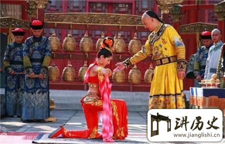 <rb>乾</rb><rt>qián</rt><rb>隆</rb><rt>lóng</rt><rb>为</rb><rt>wéi</rt><rb>何</rb><rt>hé</rt><rb>至</rb><rt>zhì</rt><rb>始</rb><rt>shǐ</rt><rb>至</rb><rt>zhì</rt><rb>终</rb><rt>zhōng</rt><rb>都</rb><rt>dōu</rt><rb>得</rb><rt>dé</rt><rb>不</rb><rt>bú</rt><rb>到</rb><rt>dào</rt><rb>一</rb><rt>yī</rt><rb>个</rb><rt>gè</rt><rb>女</rb><rt>nǚ</rt><rb>人</rb><rt>rén</rt><rb>的</rb><rt>de</rt><rb>真</rb><rt>zhēn</rt><rb>心</rb><rt>xīn</rt>?