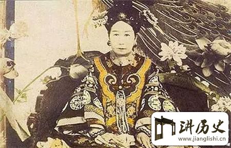 <rb>慈</rb><rt>cí</rt><rb>禧</rb><rt>xǐ</rt><rb>还</rb><rt>hái</rt><rb>有</rb><rt>yǒu</rt><rb>柔</rb><rt>róu</rt><rb>情</rb><rt>qíng</rt><rb>一</rb><rt>yī</rt><rb>面</rb><rt>miàn</rt>:<rb>善</rb><rt>shàn</rt><rb>待</rb><rt>dài</rt><rb>情</rb><rt>qíng</rt><rb>敌</rb><rt>dí</rt><rb>把</rb><rt>bǎ</rt><rb>情</rb><rt>qíng</rt><rb>敌</rb><rt>dí</rt><rb>当</rb><rt>dāng</rt><rb>成</rb><rt>chéng</rt><rb>好</rb><rt>hǎo</rt><rb>姐</rb><rt>jiě</rt><rb>妹</rb><rt>mèi</rt>