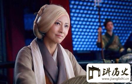 <rb>裘</rb><rt>qiú</rt><rb>千</rb><rt>qiān</rt><rb>尺</rb><rt>chǐ</rt><rb>扮</rb><rt>bàn</rt><rb>演</rb><rt>yǎn</rt><rb>者</rb><rt>zhě</rt><rb>介</rb><rt>jiè</rt><rb>绍</rb><rt>shào</rt><rb>裘</rb><rt>qiú</rt><rb>千</rb><rt>qiān</rt><rb>尺</rb><rt>chǐ</rt><rb>罗</rb><rt>luó</rt><rb>兰</rb><rt>lán</rt><rb>曾</rb><rt>céng</rt><rb>被</rb><rt>bèi</rt><rb>母</rb><rt>mǔ</rt><rb>亲</rb><rt>qīn</rt><rb>批</rb><rt>pī</rt>
