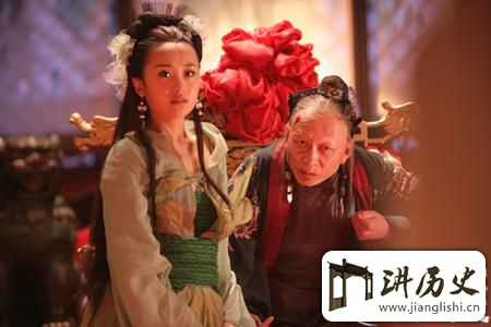 <rb>裘</rb><rt>qiú</rt><rb>千</rb><rt>qiān</rt><rb>尺</rb><rt>chǐ</rt><rb>扮</rb><rt>bàn</rt><rb>演</rb><rt>yǎn</rt><rb>者</rb><rt>zhě</rt><rb>介</rb><rt>jiè</rt><rb>绍</rb><rt>shào</rt><rb>裘</rb><rt>qiú</rt><rb>千</rb><rt>qiān</rt><rb>尺</rb><rt>chǐ</rt><rb>罗</rb><rt>luó</rt><rb>兰</rb><rt>lán</rt><rb>曾</rb><rt>céng</rt><rb>被</rb><rt>bèi</rt><rb>母</rb><rt>mǔ</rt><rb>亲</rb><rt>qīn</rt><rb>批</rb><rt>pī</rt>