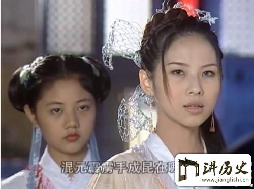 <rb>黄</rb><rt>huáng</rt><rb>衫</rb><rt>shān</rt><rb>女</rb><rt>nǚ</rt><rb>子</rb><rt>zǐ</rt><rb>的</rb><rt>de</rt><rb>身</rb><rt>shēn</rt><rb>份</rb><rt>fèn</rt><rb>之</rb><rt>zhī</rt><rb>谜</rb><rt>mí</rt><rb>黄</rb><rt>huáng</rt><rb>衫</rb><rt>shān</rt><rb>女</rb><rt>nǚ</rt><rb>子</rb><rt>zǐ</rt><rb>的</rb><rt>de</rt><rb>个</rb><rt>gè</rt><rb>人</rb><rt>rén</rt><rb>简</rb><rt>jiǎn</rt><rb>介</rb><rt>jiè</rt>