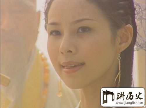 <rb>黄</rb><rt>huáng</rt><rb>衫</rb><rt>shān</rt><rb>女</rb><rt>nǚ</rt><rb>子</rb><rt>zǐ</rt><rb>的</rb><rt>de</rt><rb>身</rb><rt>shēn</rt><rb>份</rb><rt>fèn</rt><rb>之</rb><rt>zhī</rt><rb>谜</rb><rt>mí</rt><rb>黄</rb><rt>huáng</rt><rb>衫</rb><rt>shān</rt><rb>女</rb><rt>nǚ</rt><rb>子</rb><rt>zǐ</rt><rb>的</rb><rt>de</rt><rb>个</rb><rt>gè</rt><rb>人</rb><rt>rén</rt><rb>简</rb><rt>jiǎn</rt><rb>介</rb><rt>jiè</rt>