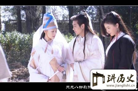 <rb>天</rb><rt>tiān</rt><rb>龙</rb><rt>lóng</rt><rb>八</rb><rt>bā</rt><rb>部</rb><rt>bù</rt><rb>里</rb><rt>lǐ</rt><rb>是</rb><rt>shì</rt><rb>如</rb><rt>rú</rt><rb>何</rb><rt>hé</rt><rb>描</rb><rt>miáo</rt><rb>写</rb><rt>xiě</rt><rb>刀</rb><rt>dāo</rt><rb>白</rb><rt>bái</rt><rb>凤</rb><rt>fèng</rt><rb>的</rb><rt>de</rt><rb>人</rb><rt>rén</rt><rb>物</rb><rt>wù</rt><rb>外</rb><rt>wài</rt><rb>貌</rb><rt>mào</rt><rb>的</rb><rt>de</rt>?