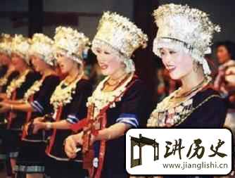 壮族服饰壮族人身上佩戴的族徽有什么功能