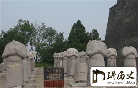 <rb>武</rb><rt>wǔ</rt><rb>则</rb><rt>zé</rt><rb>天</rb><rt>tiān</rt><rb>不</rb><rt>bú</rt><rb>仅</rb><rt>jǐn</rt><rb>墓</rb><rt>mù</rt><rb>碑</rb><rt>bēi</rt><rb>没</rb><rt>méi</rt><rb>有</rb><rt>yǒu</rt><rb>字</rb><rt>zì</rt><rb>守</rb><rt>shǒu</rt><rb>陵</rb><rt>líng</rt><rb>石</rb><rt>shí</rt><rb>像</rb><rt>xiàng</rt><rb>竟</rb><rt>jìng</rt><rb>然</rb><rt>rán</rt><rb>也</rb><rt>yě</rt><rb>都</rb><rt>dōu</rt><rb>无</rb><rt>wú</rt><rb>头</rb><rt>tóu</rt>?