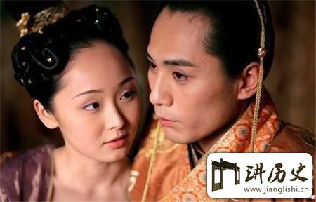 <rb>单</rb><rt>dān</rt><rb>身</rb><rt>shēn</rt><rb>女</rb><rt>nǚ</rt><rb>人</rb><rt>rén</rt><rb>的</rb><rt>de</rt><rb>墓</rb><rt>mù</rt><rb>中</rb><rt>zhōng</rt><rb>为</rb><rt>wéi</rt><rb>何</rb><rt>hé</rt><rb>会</rb><rt>huì</rt><rb>有</rb><rt>yǒu</rt><rb>不</rb><rt>bú</rt><rb>老</rb><rt>lǎo</rt><rb>仙</rb><rt>xiān</rt><rb>丹</rb><rt>dān</rt>?<rb>有</rb><rt>yǒu</rt><rb>何</rb><rt>hé</rt><rb>隐</rb><rt>yǐn</rt><rb>情</rb><rt>qíng</rt>