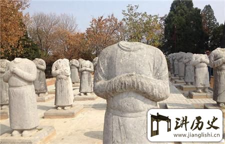 <rb>一</rb><rt>yī</rt><rb>股</rb><rt>gǔ</rt><rb>烟</rb><rt>yān</rt><rb>保</rb><rt>bǎo</rt><rb>住</rb><rt>zhù</rt><rb>最</rb><rt>zuì</rt><rb>坚</rb><rt>jiān</rt><rb>固</rb><rt>gù</rt><rb>的</rb><rt>de</rt><rb>陵</rb><rt>líng</rt><rb>墓</rb><rt>mù</rt><rb>千</rb><rt>qiān</rt><rb>万</rb><rt>wàn</rt><rb>财</rb><rt>cái</rt><rb>宝</rb><rt>bǎo</rt><rb>无</rb><rt>wú</rt><rb>人</rb><rt>rén</rt><rb>可</rb><rt>kě</rt><rb>以</rb><rt>yǐ</rt><rb>触</rb><rt>chù</rt><rb>及</rb><rt>jí</rt>