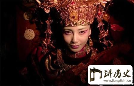 <rb>摸</rb><rt>mō</rt><rb>金</rb><rt>jīn</rt><rb>校</rb><rt>xiào</rt><rb>尉</rb><rt>wèi</rt><rb>神</rb><rt>shén</rt><rb>在</rb><rt>zài</rt><rb>何</rb><rt>hé</rt><rb>处</rb><rt>chù</rt>?<rb>盗</rb><rt>dào</rt><rb>墓</rb><rt>mù</rt><rb>时</rb><rt>shí</rt><rb>东</rb><rt>dōng</rt><rb>南</rb><rt>nán</rt><rb>角</rb><rt>jiǎo</rt><rb>为</rb><rt>wéi</rt><rb>何</rb><rt>hé</rt><rb>点</rb><rt>diǎn</rt><rb>上</rb><rt>shàng</rt><rb>蜡</rb><rt>là</rt><rb>烛</rb><rt>zhú</rt>