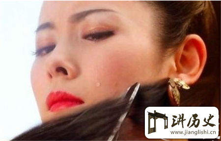 <rb>乌</rb><rt>wū</rt><rb>拉</rb><rt>lā</rt><rb>那</rb><rt>nà</rt><rb>拉</rb><rt>lā</rt><rb>皇</rb><rt>huáng</rt><rb>后</rb><rt>hòu</rt><rb>削</rb><rt>xuē</rt><rb>发</rb><rt>fā</rt><rb>之</rb><rt>zhī</rt><rb>谜</rb><rt>mí</rt>:<rb>女</rb><rt>nǚ</rt><rb>人</rb><rt>rén</rt><rb>因</rb><rt>yīn</rt><rb>何</rb><rt>hé</rt><rb>事</rb><rt>shì</rt><rb>竟</rb><rt>jìng</rt><rb>削</rb><rt>xuē</rt><rb>发</rb><rt>fā</rt><rb>为</rb><rt>wéi</rt><rb>尼</rb><rt>ní</rt>