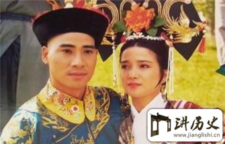 <rb>清</rb><rt>qīng</rt><rb>朝</rb><rt>cháo</rt><rb>最</rb><rt>zuì</rt><rb>短</rb><rt>duǎn</rt><rb>命</rb><rt>mìng</rt><rb>的</rb><rt>de</rt><rb>皇</rb><rt>huáng</rt><rb>帝</rb><rt>dì</rt><rb>死</rb><rt>sǐ</rt><rb>因</rb><rt>yīn</rt><rb>蹊</rb><rt>qī</rt><rb>跷</rb><rt>qiāo</rt><rb>背</rb><rt>bèi</rt><rb>后</rb><rt>hòu</rt><rb>真</rb><rt>zhēn</rt><rb>相</rb><rt>xiàng</rt><rb>是</rb><rt>shì</rt><rb>怎</rb><rt>zěn</rt><rb>样</rb><rt>yàng</rt><rb>的</rb><rt>de</rt>