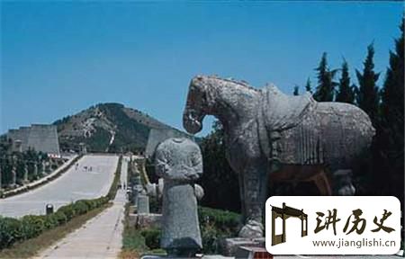 <rb>无</rb><rt>wú</rt><rb>头</rb><rt>tóu</rt><rb>之</rb><rt>zhī</rt><rb>谜</rb><rt>mí</rt>:<rb>武</rb><rt>wǔ</rt><rb>则</rb><rt>zé</rt><rb>天</rb><rt>tiān</rt><rb>的</rb><rt>de</rt><rb>守</rb><rt>shǒu</rt><rb>陵</rb><rt>líng</rt><rb>石</rb><rt>shí</rt><rb>像</rb><rt>xiàng</rt><rb>为</rb><rt>wéi</rt><rb>什</rb><rt>shí</rt><rb>么</rb><rt>me</rt><rb>都</rb><rt>dōu</rt><rb>没</rb><rt>méi</rt><rb>头</rb><rt>tóu</rt>?