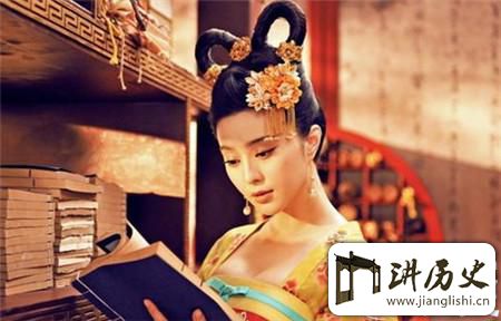<rb>聪</rb><rt>cōng</rt><rb>明</rb><rt>míng</rt><rb>的</rb><rt>de</rt><rb>妥</rb><rt>tuǒ</rt><rb>协</rb><rt>xié</rt>:<rb>武</rb><rt>wǔ</rt><rb>则</rb><rt>zé</rt><rb>天</rb><rt>tiān</rt><rb>失</rb><rt>shī</rt><rb>去</rb><rt>qù</rt><rb>宝</rb><rt>bǎo</rt><rb>座</rb><rt>zuò</rt><rb>后</rb><rt>hòu</rt><rb>为</rb><rt>wéi</rt><rb>何</rb><rt>hé</rt><rb>还</rb><rt>hái</rt><rb>受</rb><rt>shòu</rt><rb>尊</rb><rt>zūn</rt><rb>祟</rb><rt>suì</rt>?