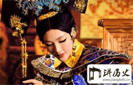 <rb>同</rb><rt>tóng</rt><rb>一</rb><rt>yī</rt><rb>天</rb><rt>tiān</rt><rb>嫁</rb><rt>jià</rt><rb>给</rb><rt>gěi</rt><rb>光</rb><rt>guāng</rt><rb>绪</rb><rt>xù</rt><rb>两</rb><rt>liǎng</rt><rb>个</rb><rt>gè</rt><rb>女</rb><rt>nǚ</rt><rb>人</rb><rt>rén</rt><rb>的</rb><rt>de</rt><rb>命</rb><rt>mìng</rt><rb>运</rb><rt>yùn</rt><rb>相</rb><rt>xiàng</rt><rb>差</rb><rt>chà</rt><rb>也</rb><rt>yě</rt><rb>太</rb><rt>tài</rt><rb>大</rb><rt>dà</rt><rb>了</rb><rt>le</rt>