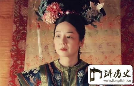 <rb>慈</rb><rt>cí</rt><rb>禧</rb><rt>xǐ</rt><rb>马</rb><rt>mǎ</rt><rb>车</rb><rt>chē</rt><rb>汽</rb><rt>qì</rt><rb>车</rb><rt>chē</rt><rb>火</rb><rt>huǒ</rt><rb>车</rb><rt>chē</rt><rb>都</rb><rt>dōu</rt><rb>坐</rb><rt>zuò</rt><rb>过</rb><rt>guò</rt><rb>乘</rb><rt>chéng</rt><rb>车</rb><rt>chē</rt><rb>时</rb><rt>shí</rt><rb>发</rb><rt>fā</rt><rb>生</rb><rt>shēng</rt><rb>一</rb><rt>yī</rt><rb>尴</rb><rt>gān</rt><rb>尬</rb><rt>gà</rt><rb>事</rb><rt>shì</rt>