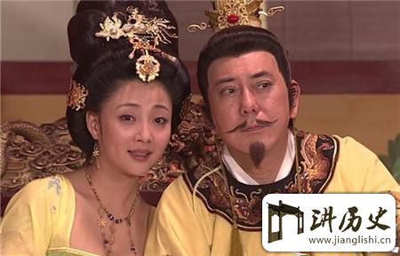 <rb>杨</rb><rt>yáng</rt><rb>贵</rb><rt>guì</rt><rb>妃</rb><rt>fēi</rt><rb>专</rb><rt>zhuān</rt><rb>宠</rb><rt>chǒng</rt><rb>多</rb><rt>duō</rt><rb>年</rb><rt>nián</rt><rb>为</rb><rt>wéi</rt><rb>何</rb><rt>hé</rt><rb>始</rb><rt>shǐ</rt><rb>终</rb><rt>zhōng</rt><rb>没</rb><rt>méi</rt><rb>有</rb><rt>yǒu</rt><rb>怀</rb><rt>huái</rt><rb>孕</rb><rt>yùn</rt>?<rb>有</rb><rt>yǒu</rt><rb>三</rb><rt>sān</rt><rb>种</rb><rt>zhǒng</rt><rb>传</rb><rt>chuán</rt><rb>言</rb><rt>yán</rt>
