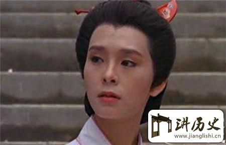 <rb>青</rb><rt>qīng</rt><rb>楼</rb><rt>lóu</rt><rb>女</rb><rt>nǚ</rt><rb>子</rb><rt>zǐ</rt><rb>鱼</rb><rt>yú</rt><rb>玄</rb><rt>xuán</rt><rb>机</rb><rt>jī</rt><rb>娇</rb><rt>jiāo</rt><rb>美</rb><rt>měi</rt><rb>艳</rb><rt>yàn</rt><rb>丽</rb><rt>lì</rt><rb>她</rb><rt>tā</rt><rb>的</rb><rt>de</rt><rb>初</rb><rt>chū</rt><rb>夜</rb><rt>yè</rt><rb>最</rb><rt>zuì</rt><rb>终</rb><rt>zhōng</rt><rb>给</rb><rt>gěi</rt><rb>了</rb><rt>le</rt><rb>谁</rb><rt>shuí</rt>?