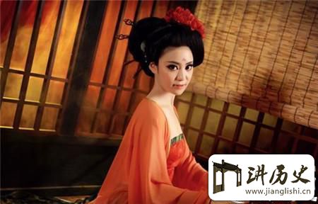 <rb>青</rb><rt>qīng</rt><rb>楼</rb><rt>lóu</rt><rb>女</rb><rt>nǚ</rt><rb>子</rb><rt>zǐ</rt><rb>鱼</rb><rt>yú</rt><rb>玄</rb><rt>xuán</rt><rb>机</rb><rt>jī</rt><rb>娇</rb><rt>jiāo</rt><rb>美</rb><rt>měi</rt><rb>艳</rb><rt>yàn</rt><rb>丽</rb><rt>lì</rt><rb>她</rb><rt>tā</rt><rb>的</rb><rt>de</rt><rb>初</rb><rt>chū</rt><rb>夜</rb><rt>yè</rt><rb>最</rb><rt>zuì</rt><rb>终</rb><rt>zhōng</rt><rb>给</rb><rt>gěi</rt><rb>了</rb><rt>le</rt><rb>谁</rb><rt>shuí</rt>?