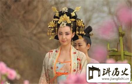 <rb>唐</rb><rt>táng</rt><rb>朝</rb><rt>cháo</rt><rb>公</rb><rt>gōng</rt><rb>主</rb><rt>zhǔ</rt><rb>去</rb><rt>qù</rt><rb>和</rb><rt>hé</rt><rb>亲</rb><rt>qīn</rt><rb>刚</rb><rt>gāng</rt><rb>成</rb><rt>chéng</rt><rb>婚</rb><rt>hūn</rt><rb>就</rb><rt>jiù</rt><rb>被</rb><rt>bèi</rt><rb>丈</rb><rt>zhàng</rt><rb>夫</rb><rt>fū</rt><rb>砍</rb><rt>kǎn</rt><rb>下</rb><rt>xià</rt><rb>头</rb><rt>tóu</rt><rb>颅</rb><rt>lú</rt><rb>祭</rb><rt>jì</rt><rb>旗</rb><rt>qí</rt>