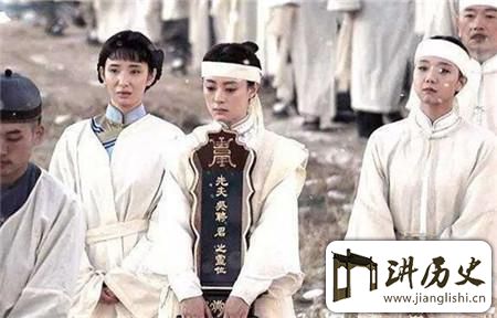 <rb>古</rb><rt>gǔ</rt><rb>代</rb><rt>dài</rt><rb>女</rb><rt>nǚ</rt><rb>子</rb><rt>zǐ</rt><rb>丈</rb><rt>zhàng</rt><rb>夫</rb><rt>fū</rt><rb>死</rb><rt>sǐ</rt><rb>后</rb><rt>hòu</rt><rb>都</rb><rt>dōu</rt><rb>如</rb><rt>rú</rt><rb>何</rb><rt>hé</rt><rb>生</rb><rt>shēng</rt><rb>活</rb><rt>huó</rt><rb>有</rb><rt>yǒu</rt><rb>三</rb><rt>sān</rt><rb>条</rb><rt>tiáo</rt><rb>路</rb><rt>lù</rt><rb>可</rb><rt>kě</rt><rb>以</rb><rt>yǐ</rt><rb>走</rb><rt>zǒu</rt>