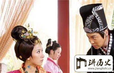 <rb>唐</rb><rt>táng</rt><rb>朝</rb><rt>cháo</rt><rb>最</rb><rt>zuì</rt><rb>绿</rb><rt>lǜ</rt><rb>的</rb><rt>de</rt><rb>皇</rb><rt>huáng</rt><rb>帝</rb><rt>dì</rt>::<rb>不</rb><rt>bú</rt><rb>仅</rb><rt>jǐn</rt><rb>被</rb><rt>bèi</rt><rb>戴</rb><rt>dài</rt><rb>绿</rb><rt>lǜ</rt><rb>帽</rb><rt>mào</rt><rb>还</rb><rt>hái</rt><rb>丢</rb><rt>diū</rt><rb>了</rb><rt>le</rt><rb>性</rb><rt>xìng</rt><rb>命</rb><rt>mìng</rt>