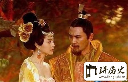 <rb>唐</rb><rt>táng</rt><rb>玄</rb><rt>xuán</rt><rb>宗</rb><rt>zōng</rt><rb>霸</rb><rt>bà</rt><rb>占</rb><rt>zhàn</rt><rb>儿</rb><rt>ér</rt><rb>媳</rb><rt>xí</rt><rb>杨</rb><rt>yáng</rt><rb>玉</rb><rt>yù</rt><rb>环</rb><rt>huán</rt><rb>背</rb><rt>bèi</rt><rb>后</rb><rt>hòu</rt><rb>有</rb><rt>yǒu</rt><rb>何</rb><rt>hé</rt><rb>不</rb><rt>bú</rt><rb>可</rb><rt>kě</rt><rb>告</rb><rt>gào</rt><rb>人</rb><rt>rén</rt><rb>的</rb><rt>de</rt><rb>秘</rb><rt>mì</rt><rb>密</rb><rt>mì</rt>?