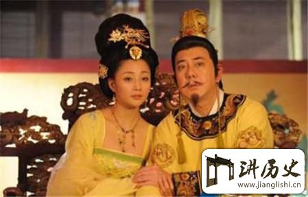 <rb>唐</rb><rt>táng</rt><rb>玄</rb><rt>xuán</rt><rb>宗</rb><rt>zōng</rt><rb>霸</rb><rt>bà</rt><rb>占</rb><rt>zhàn</rt><rb>儿</rb><rt>ér</rt><rb>媳</rb><rt>xí</rt><rb>杨</rb><rt>yáng</rt><rb>玉</rb><rt>yù</rt><rb>环</rb><rt>huán</rt><rb>背</rb><rt>bèi</rt><rb>后</rb><rt>hòu</rt><rb>有</rb><rt>yǒu</rt><rb>何</rb><rt>hé</rt><rb>不</rb><rt>bú</rt><rb>可</rb><rt>kě</rt><rb>告</rb><rt>gào</rt><rb>人</rb><rt>rén</rt><rb>的</rb><rt>de</rt><rb>秘</rb><rt>mì</rt><rb>密</rb><rt>mì</rt>?