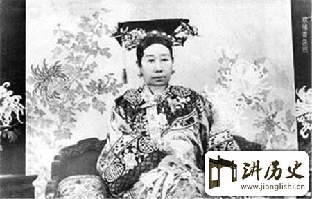 <rb>慈</rb><rt>cí</rt><rb>禧</rb><rt>xǐ</rt><rb>有</rb><rt>yǒu</rt><rb>多</rb><rt>duō</rt><rb>恐</rb><rt>kǒng</rt><rb>怖</rb><rt>bù</rt>?<rb>溥</rb><rt>pǔ</rt><rb>仪</rb><rt>yí</rt><rb>为</rb><rt>wéi</rt><rb>何</rb><rt>hé</rt><rb>第</rb><rt>dì</rt><rb>一</rb><rt>yī</rt><rb>眼</rb><rt>yǎn</rt><rb>看</rb><rt>kàn</rt><rb>见</rb><rt>jiàn</rt><rb>慈</rb><rt>cí</rt><rb>禧</rb><rt>xǐ</rt><rb>被</rb><rt>bèi</rt><rb>吓</rb><rt>xià</rt><rb>哭</rb><rt>kū</rt>?