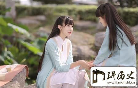 <rb>赤</rb><rt>chì</rt><rb>壁</rb><rt>bì</rt><rb>之</rb><rt>zhī</rt><rb>战</rb><rt>zhàn</rt>:<rb>因</rb><rt>yīn</rt><rb>曹</rb><rt>cáo</rt><rb>操</rb><rt>cāo</rt><rb>觊</rb><rt>jì</rt><rb>觎</rb><rt>yú</rt><rb>大</rb><rt>dà</rt><rb>小</rb><rt>xiǎo</rt><rb>乔</rb><rt>qiáo</rt><rb>美</rb><rt>měi</rt><rb>色</rb><rt>sè</rt><rb>引</rb><rt>yǐn</rt><rb>起</rb><rt>qǐ</rt><rb>的</rb><rt>de</rt><rb>战</rb><rt>zhàn</rt><rb>争</rb><rt>zhēng</rt>
