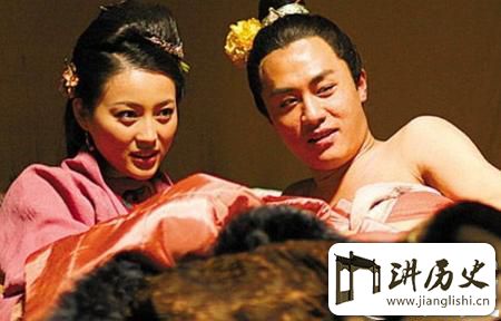 <rb>看</rb><rt>kàn</rt><rb>到</rb><rt>dào</rt><rb>潘</rb><rt>pān</rt><rb>金</rb><rt>jīn</rt><rb>莲</rb><rt>lián</rt><rb>后</rb><rt>hòu</rt><rb>让</rb><rt>ràng</rt><rb>西</rb><rt>xī</rt><rb>门</rb><rt>mén</rt><rb>庆</rb><rt>qìng</rt><rb>久</rb><rt>jiǔ</rt><rb>久</rb><rt>jiǔ</rt><rb>不</rb><rt>bú</rt><rb>能</rb><rt>néng</rt><rb>忘</rb><rt>wàng</rt><rb>怀</rb><rt>huái</rt><rb>的</rb><rt>de</rt><rb>是</rb><rt>shì</rt><rb>什</rb><rt>shí</rt><rb>么</rb><rt>me</rt>?