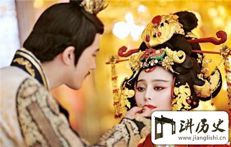 <rb>野</rb><rt>yě</rt><rb>史</rb><rt>shǐ</rt><rb>解</rb><rt>jiě</rt><rb>密</rb><rt>mì</rt>:<rb>武</rb><rt>wǔ</rt><rb>则</rb><rt>zé</rt><rb>天</rb><rt>tiān</rt><rb>内</rb><rt>nèi</rt><rb>宠</rb><rt>chǒng</rt><rb>不</rb><rt>bú</rt><rb>少</rb><rt>shǎo</rt><rb>但</rb><rt>dàn</rt><rb>只</rb><rt>zhī</rt><rb>与</rb><rt>yǔ</rt><rb>一</rb><rt>yī</rt><rb>人</rb><rt>rén</rt><rb>是</rb><rt>shì</rt><rb>真</rb><rt>zhēn</rt><rb>爱</rb><rt>ài</rt>