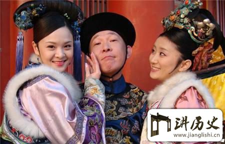 <rb>古</rb><rt>gǔ</rt><rb>代</rb><rt>dài</rt><rb>妃</rb><rt>fēi</rt><rb>子</rb><rt>zǐ</rt><rb>为</rb><rt>wéi</rt><rb>何</rb><rt>hé</rt><rb>要</rb><rt>yào</rt><rb>向</rb><rt>xiàng</rt><rb>太</rb><rt>tài</rt><rb>监</rb><rt>jiān</rt><rb>行</rb><rt>háng</rt><rb>贿</rb><rt>huì</rt>?<rb>他</rb><rt>tā</rt><rb>们</rb><rt>men</rt><rb>有</rb><rt>yǒu</rt><rb>何</rb><rt>hé</rt><rb>权</rb><rt>quán</rt><rb>利</rb><rt>lì</rt>