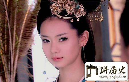 <rb>古</rb><rt>gǔ</rt><rb>代</rb><rt>dài</rt><rb>公</rb><rt>gōng</rt><rb>主</rb><rt>zhǔ</rt><rb>养</rb><rt>yǎng</rt><rb>男</rb><rt>nán</rt><rb>宠</rb><rt>chǒng</rt><rb>的</rb><rt>de</rt><rb>风</rb><rt>fēng</rt><rb>气</rb><rt>qì</rt><rb>竟</rb><rt>jìng</rt><rb>是</rb><rt>shì</rt><rb>从</rb><rt>cóng</rt><rb>她</rb><rt>tā</rt><rb>开</rb><rt>kāi</rt><rb>始</rb><rt>shǐ</rt><rb>的</rb><rt>de</rt><rb>不</rb><rt>bú</rt><rb>甘</rb><rt>gān</rt><rb>寂</rb><rt>jì</rt><rb>寞</rb><rt>mò</rt>