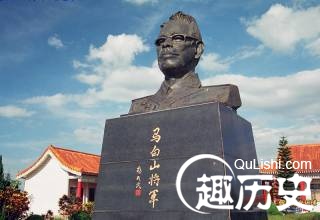 <rb>琼</rb><rt>qióng</rt><rb>崖</rb><rt>yá</rt><rb>纵</rb><rt>zòng</rt><rb>队</rb><rt>duì</rt><rb>的</rb><rt>de</rt><rb>主</rb><rt>zhǔ</rt><rb>要</rb><rt>yào</rt><rb>领</rb><rt>lǐng</rt><rb>导</rb><rt>dǎo</rt><rb>人</rb><rt>rén</rt>:<rb>冯</rb><rt>féng</rt><rb>白</rb><rt>bái</rt><rb>驹</rb><rt>jū</rt><rb>领</rb><rt>lǐng</rt><rb>导</rb><rt>dǎo</rt><rb>着</rb><rt>zhe</rt><rb>海</rb><rt>hǎi</rt><rb>南</rb><rt>nán</rt><rb>抗</rb><rt>kàng</rt><rb>日</rb><rt>rì</rt><rb>斗</rb><rt>dòu</rt><rb>争</rb><rt>zhēng</rt>
