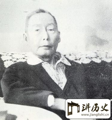 <rb>佩</rb><rt>pèi</rt><rb>剑</rb><rt>jiàn</rt><rb>将</rb><rt>jiāng</rt><rb>军</rb><rt>jun1</rt><rb>张</rb><rt>zhāng</rt><rb>克</rb><rt>kè</rt><rb>侠</rb><rt>xiá</rt><rb>潜</rb><rt>qián</rt><rb>伏</rb><rt>fú</rt><rb>国</rb><rt>guó</rt><rb>民</rb><rt>mín</rt><rb>党</rb><rt>dǎng</rt>19<rb>年</rb><rt>nián</rt><rb>淮</rb><rt>huái</rt><rb>海</rb><rt>hǎi</rt><rb>起</rb><rt>qǐ</rt><rb>义</rb><rt>yì</rt><rb>扬</rb><rt>yáng</rt><rb>名</rb><rt>míng</rt>